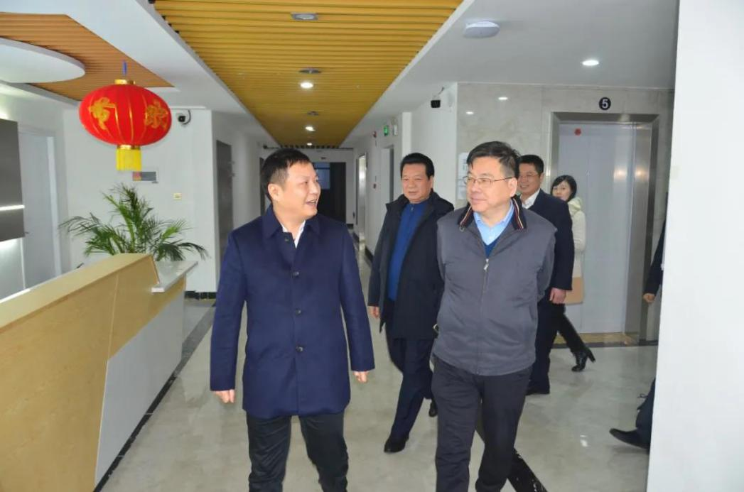 湖南省政協(xié)副主席、省工商聯(lián)主席張健一行蒞臨九九智能環(huán)?？疾煺{(diào)研
